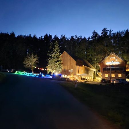 Landgasthof Zur Linde Кронах Екстериор снимка